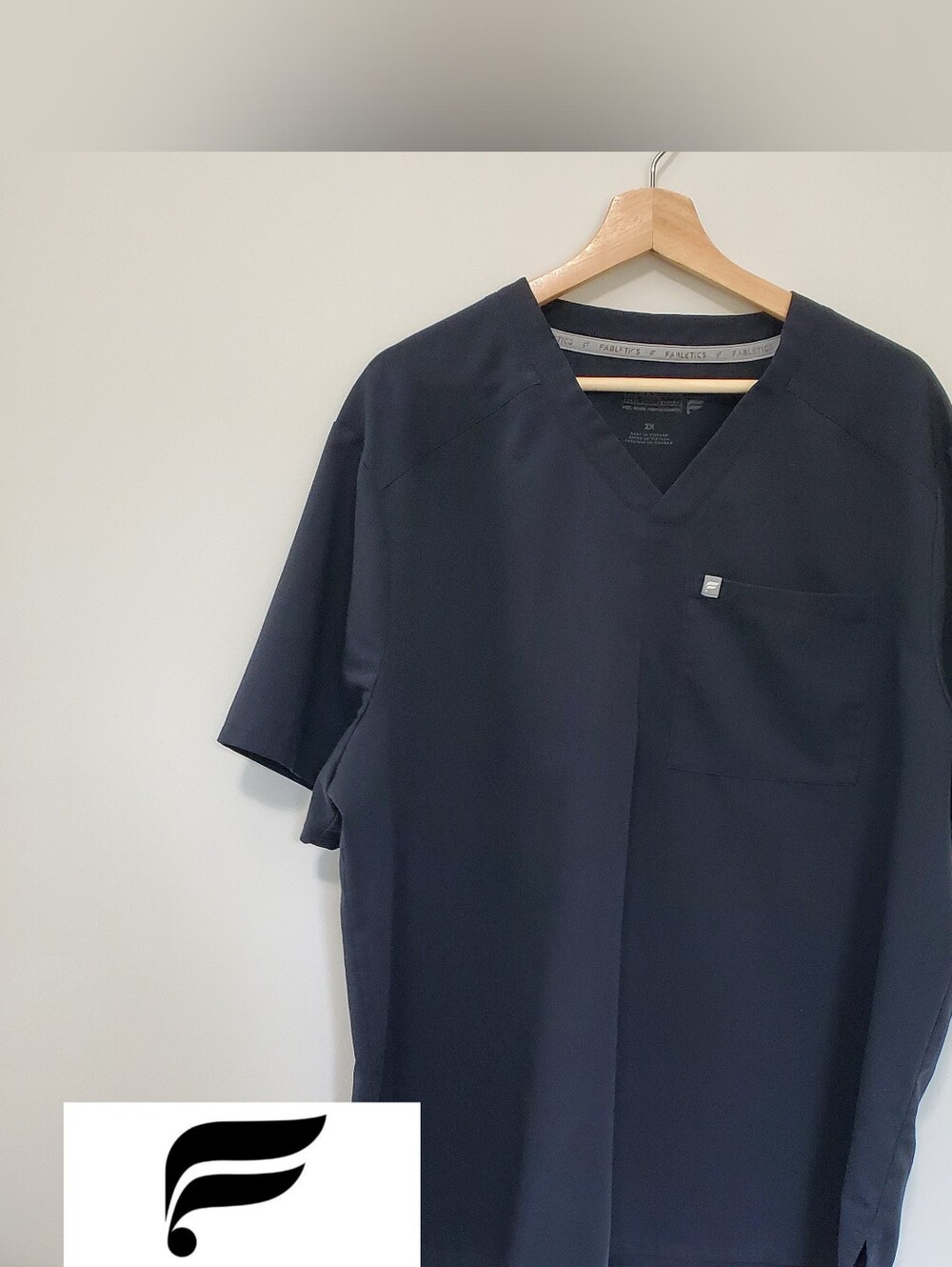Fabletics Scrub Top 2X Black V-Neck Short Sleeve Single Pocket EUC